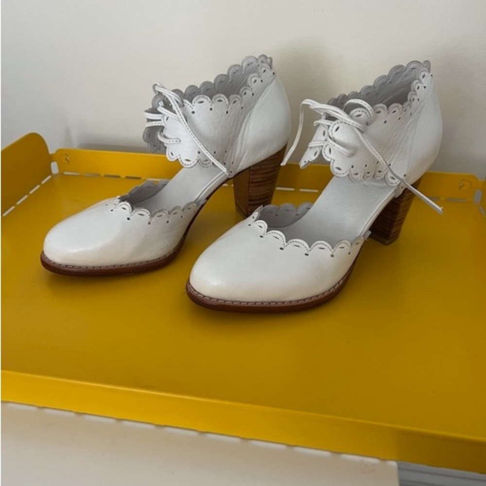 Elegant White Scalloped Women's Shoes